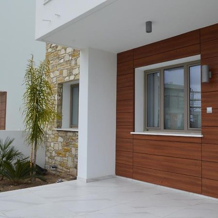 Palm Tree Villas Livadhia Екстериор снимка