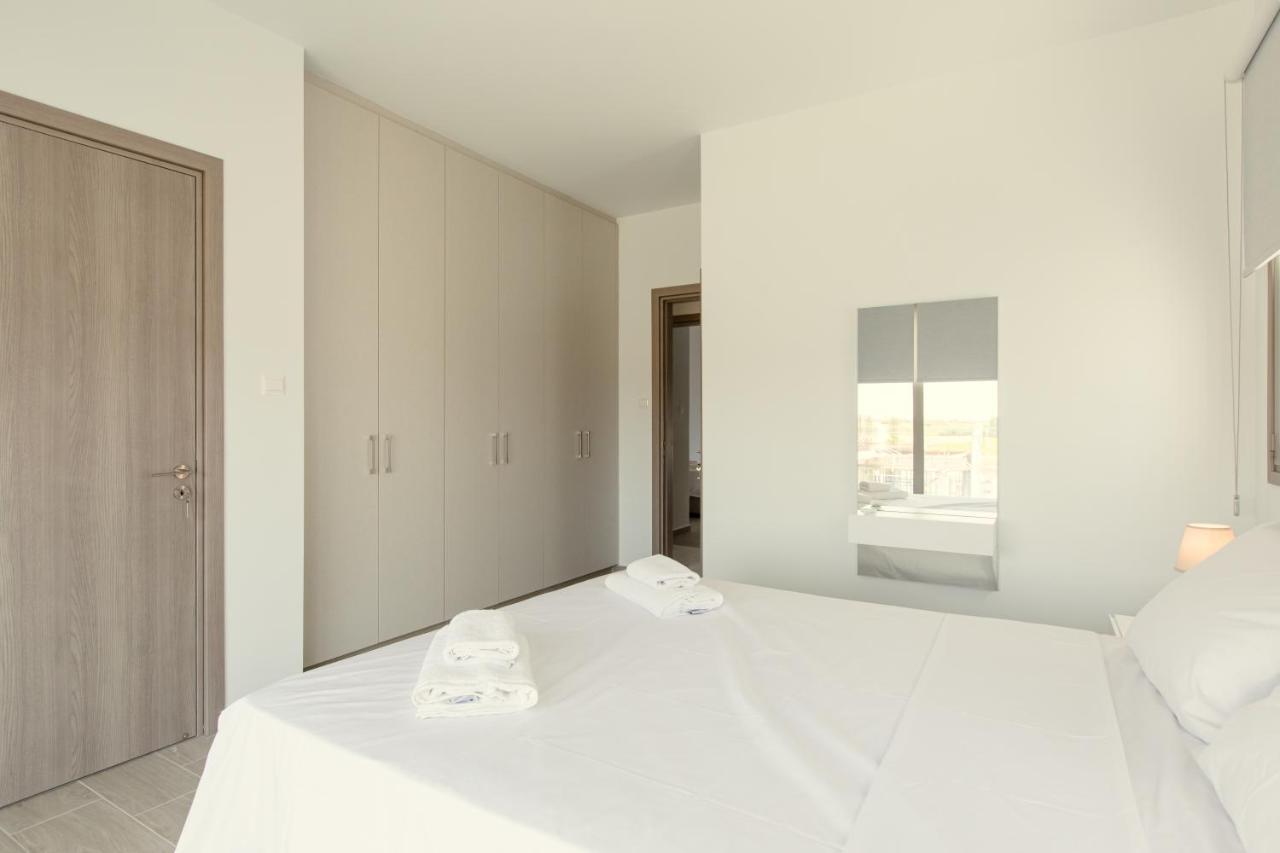 Palm Tree Villas Livadhia Екстериор снимка