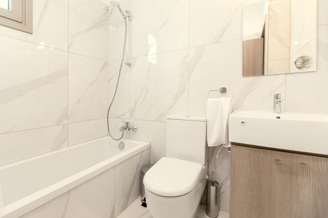 Palm Tree Villas Livadhia Екстериор снимка