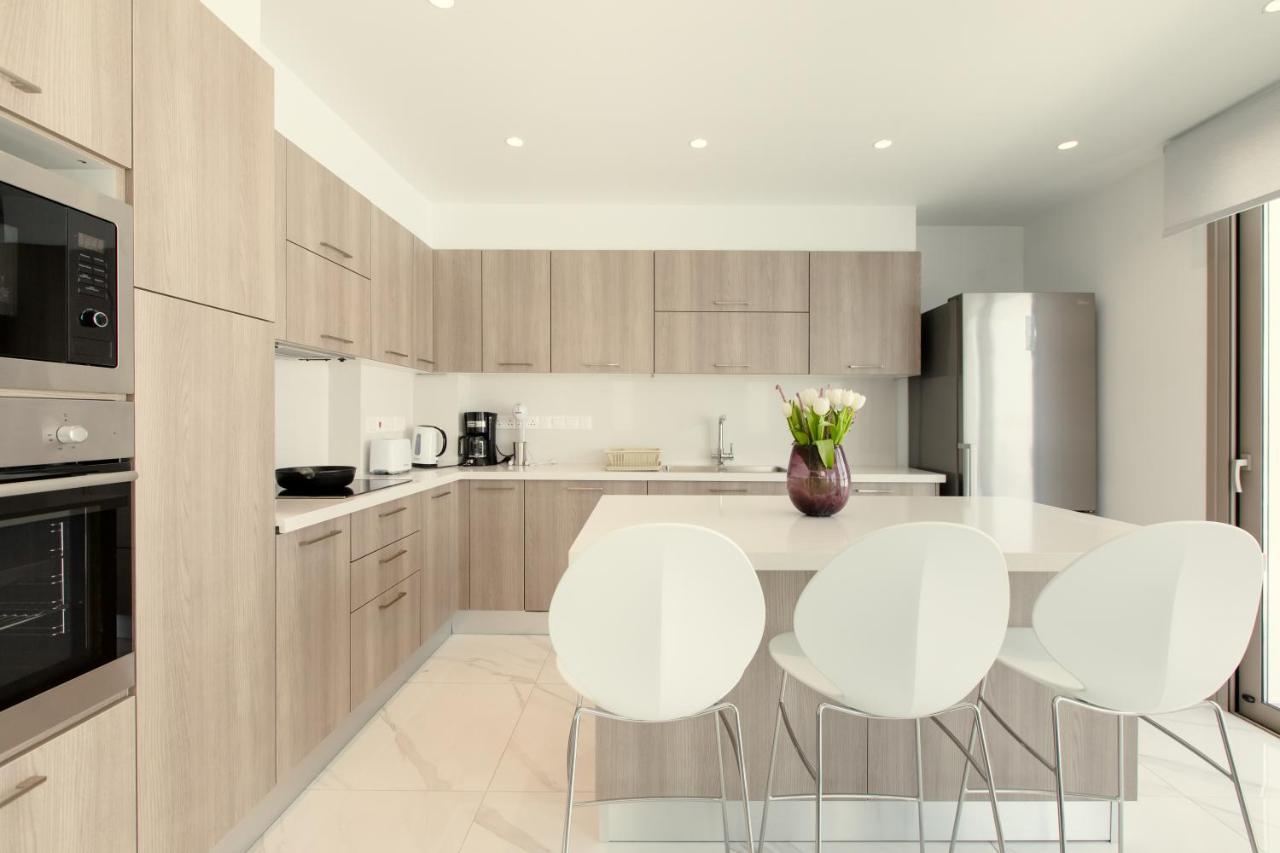 Palm Tree Villas Livadhia Екстериор снимка