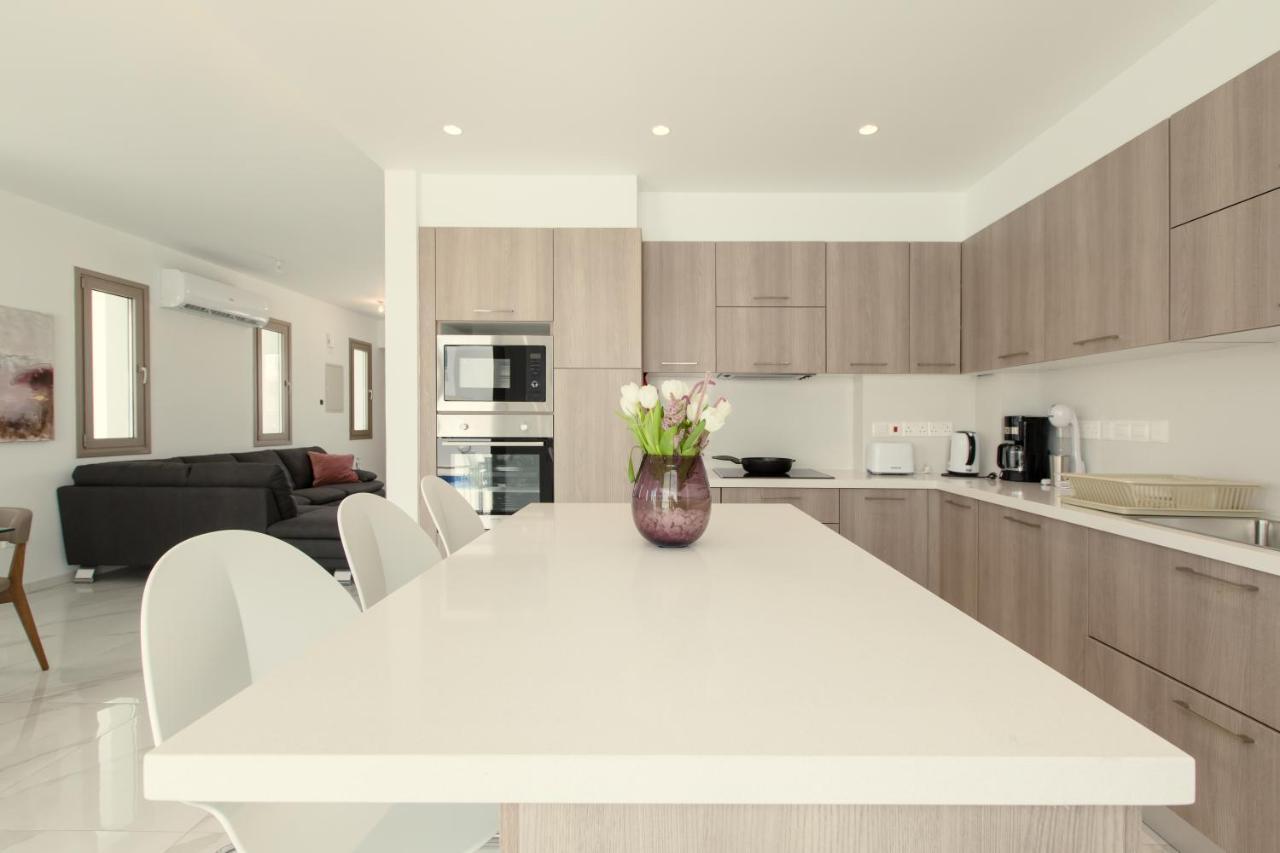 Palm Tree Villas Livadhia Екстериор снимка