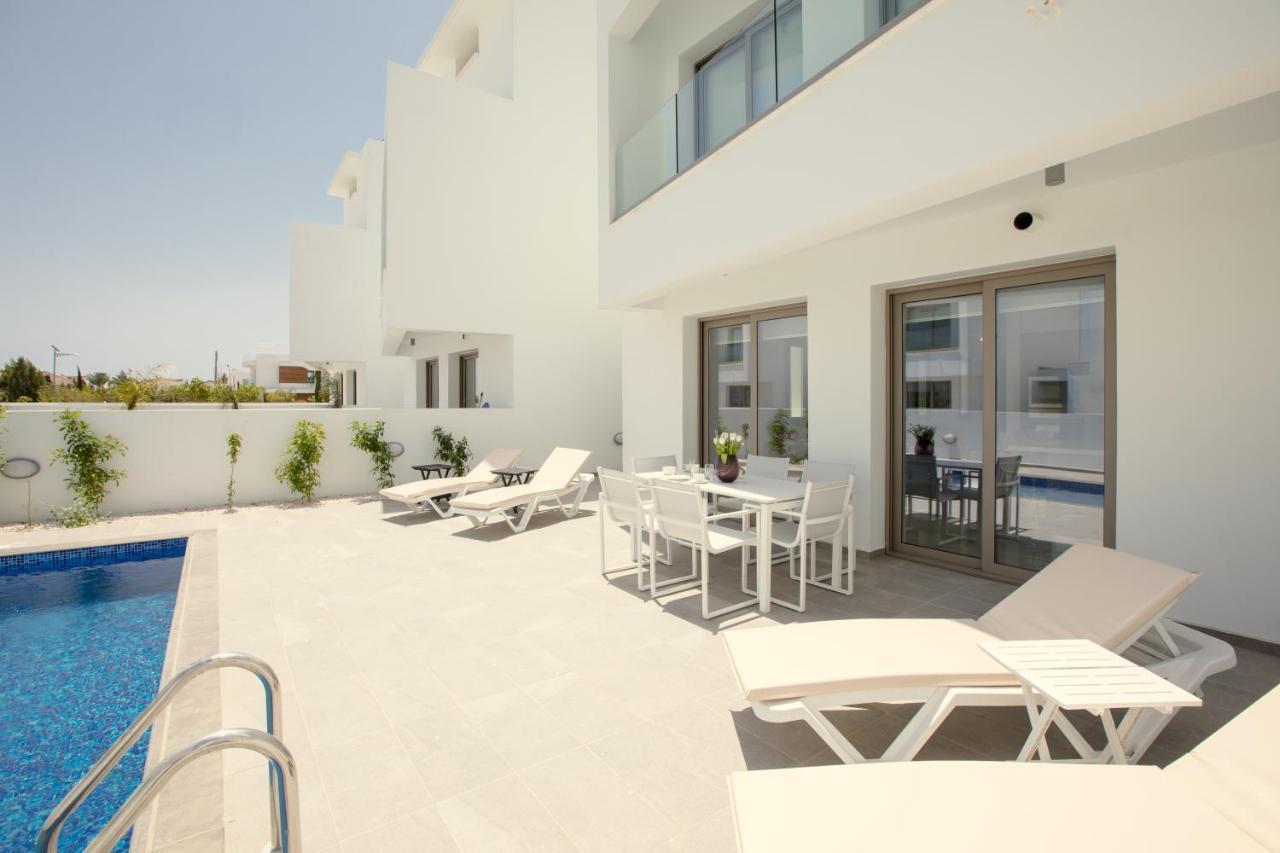 Palm Tree Villas Livadhia Екстериор снимка