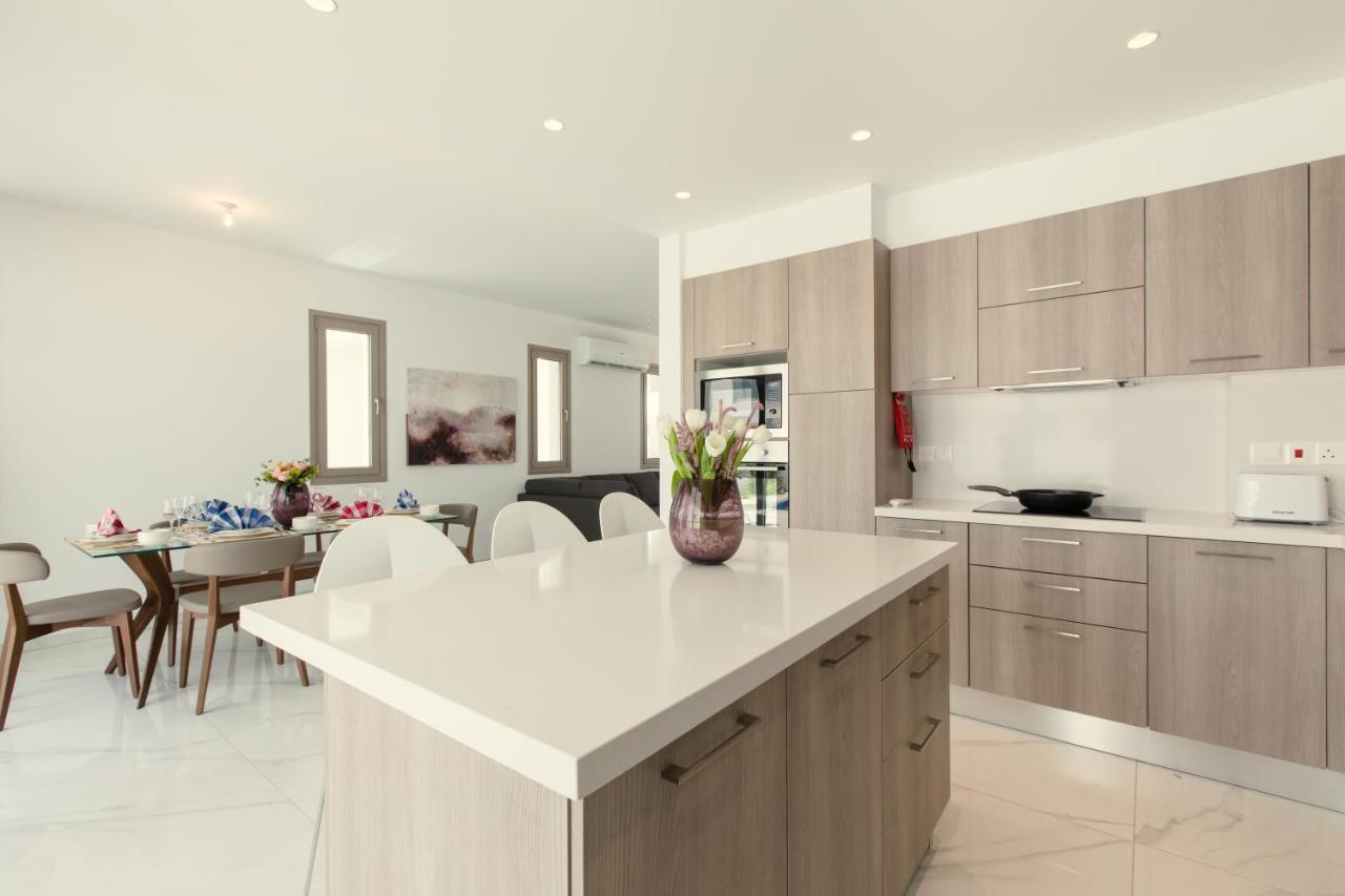 Palm Tree Villas Livadhia Екстериор снимка