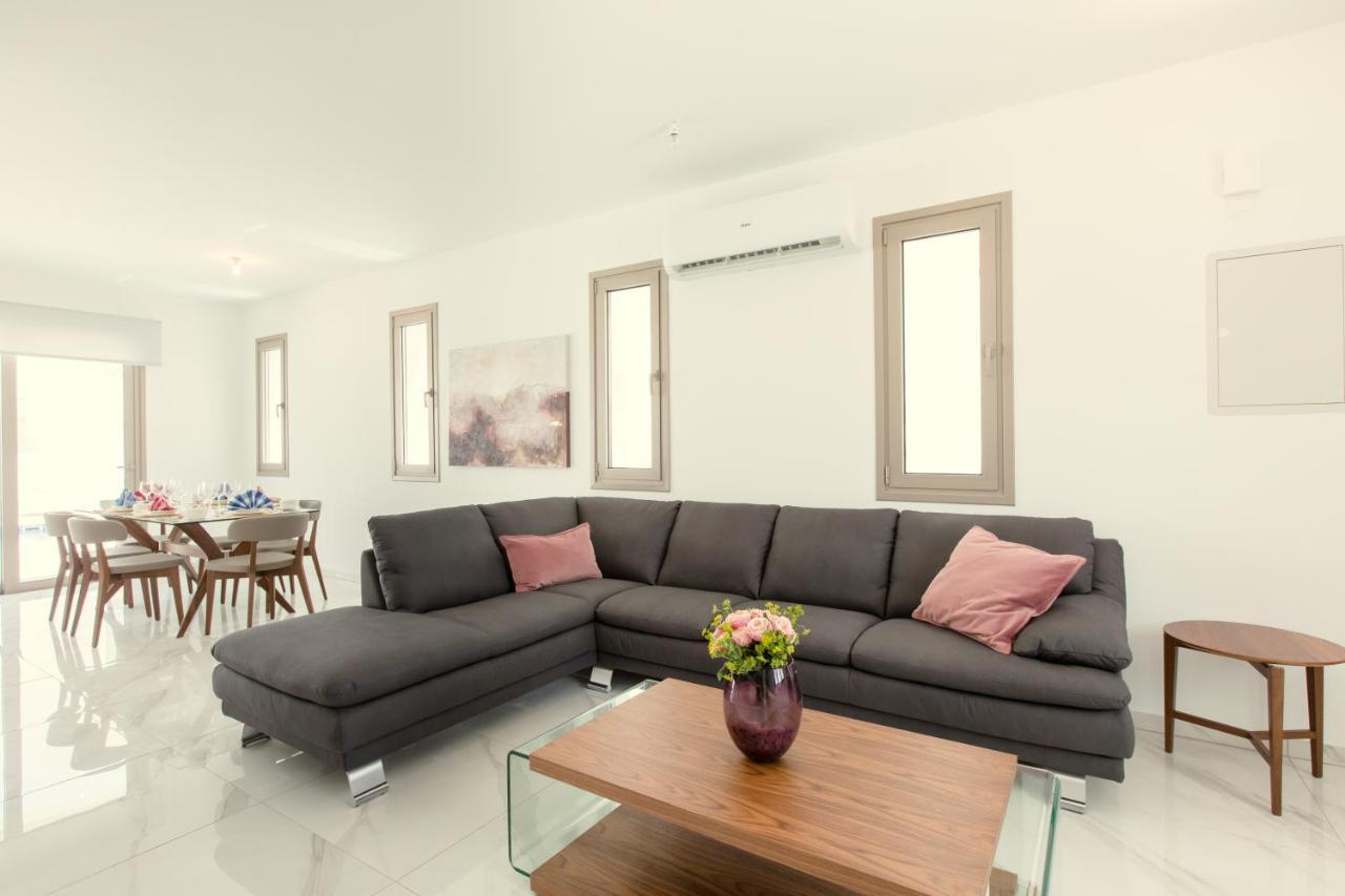 Palm Tree Villas Livadhia Екстериор снимка