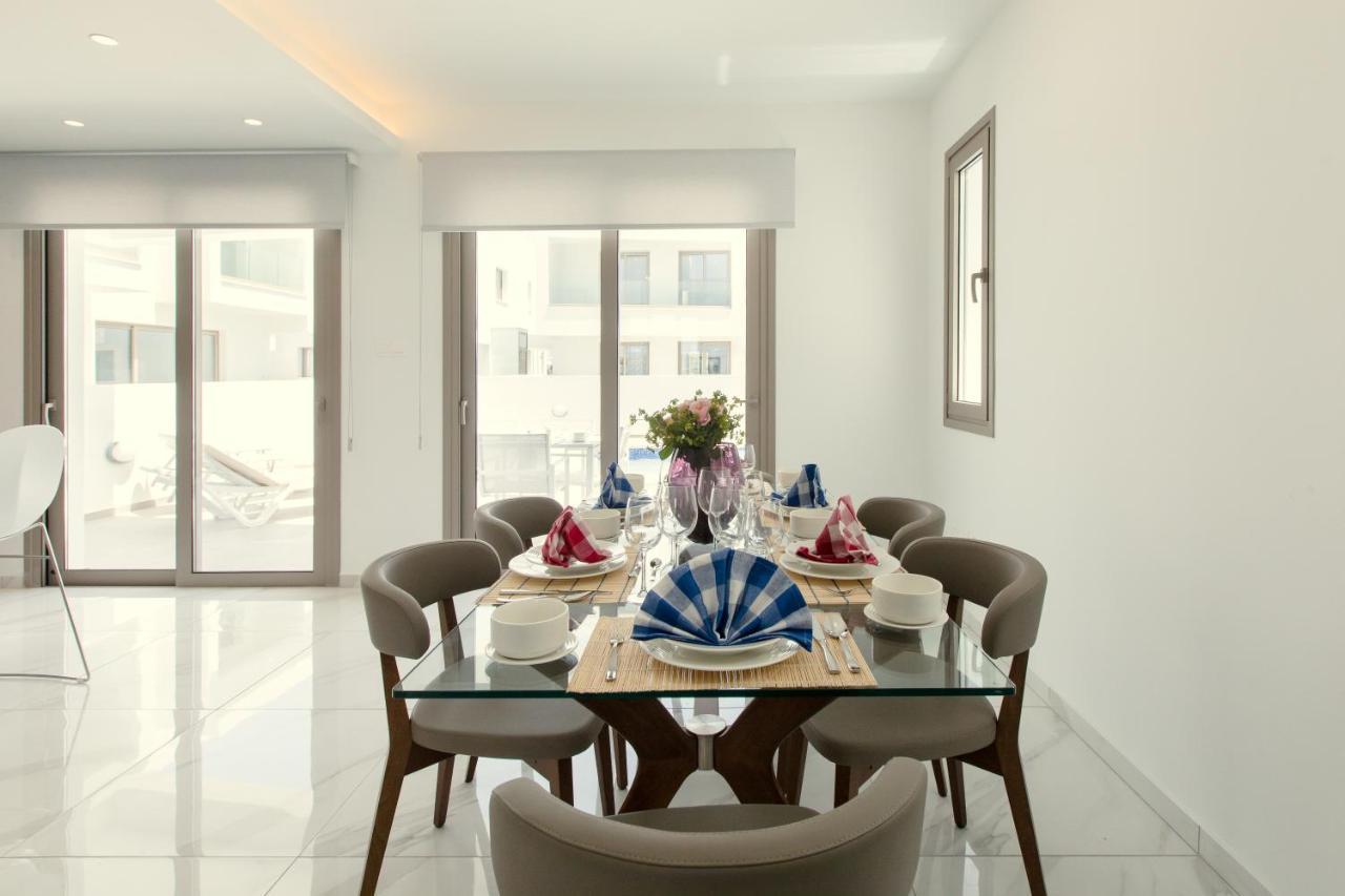 Palm Tree Villas Livadhia Екстериор снимка